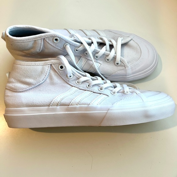 Adidas white shoes 5.5 - Picture 2 of 4